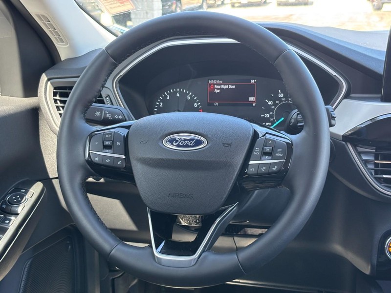 Ford Escape Vehicle Full-screen Gallery Image 12