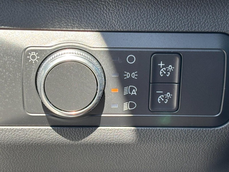 Ford Escape Vehicle Full-screen Gallery Image 16