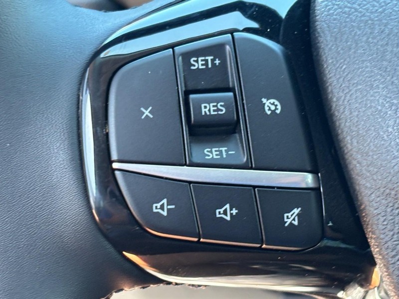 Ford Escape Vehicle Full-screen Gallery Image 17