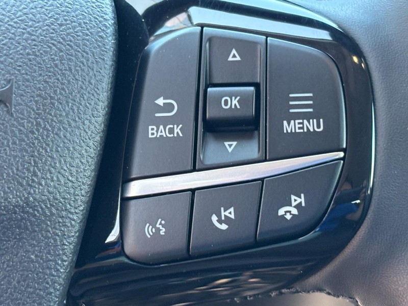 Ford Escape Vehicle Full-screen Gallery Image 18