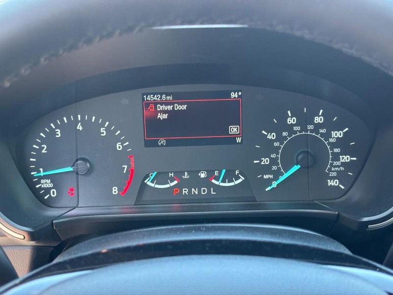 Ford Escape Vehicle Full-screen Gallery Image 19