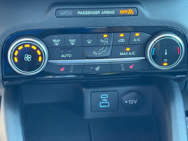 Ford Escape Vehicle Full-screen Gallery Image 22