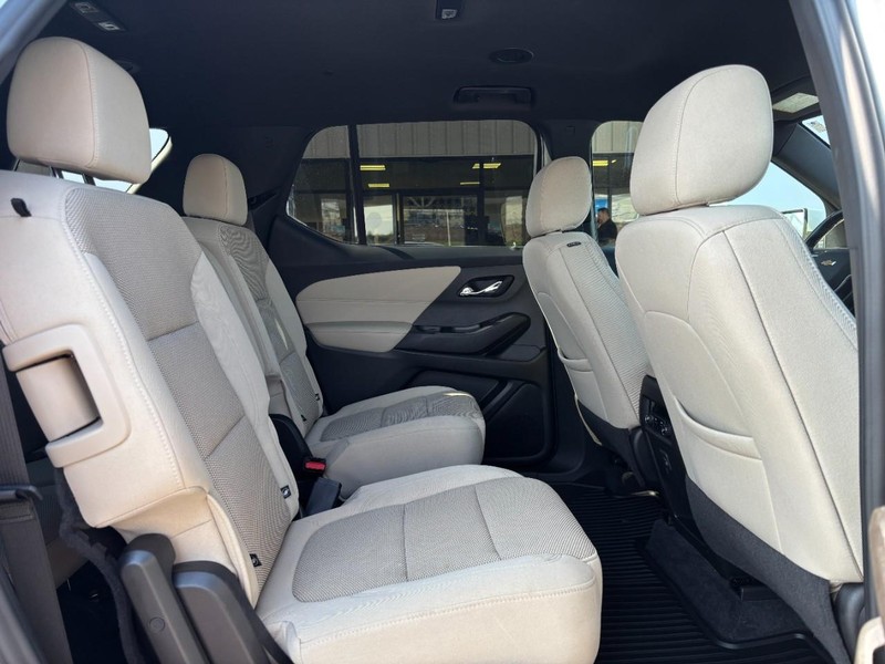 Chevrolet Traverse Vehicle Full-screen Gallery Image 10