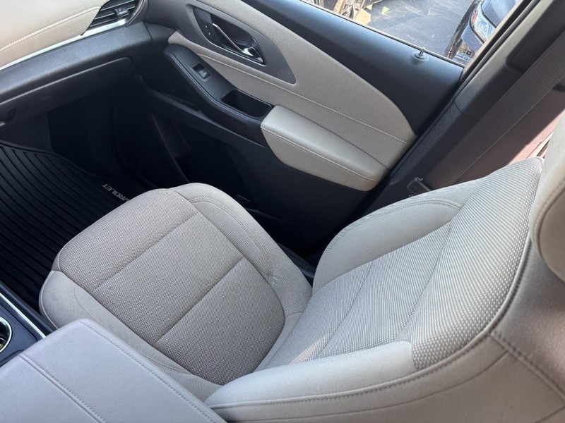Chevrolet Traverse Vehicle Full-screen Gallery Image 16