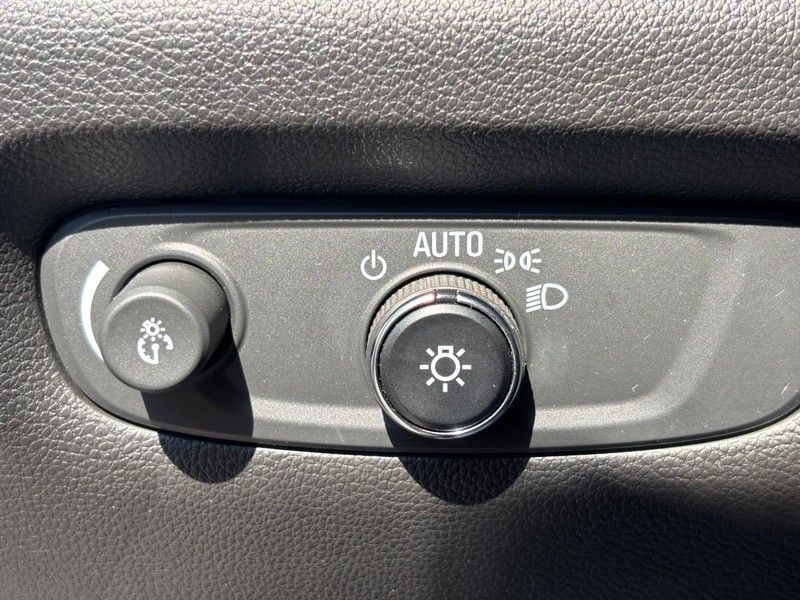 Chevrolet Traverse Vehicle Full-screen Gallery Image 17