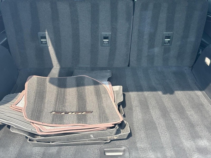 Ford Edge Vehicle Full-screen Gallery Image 04