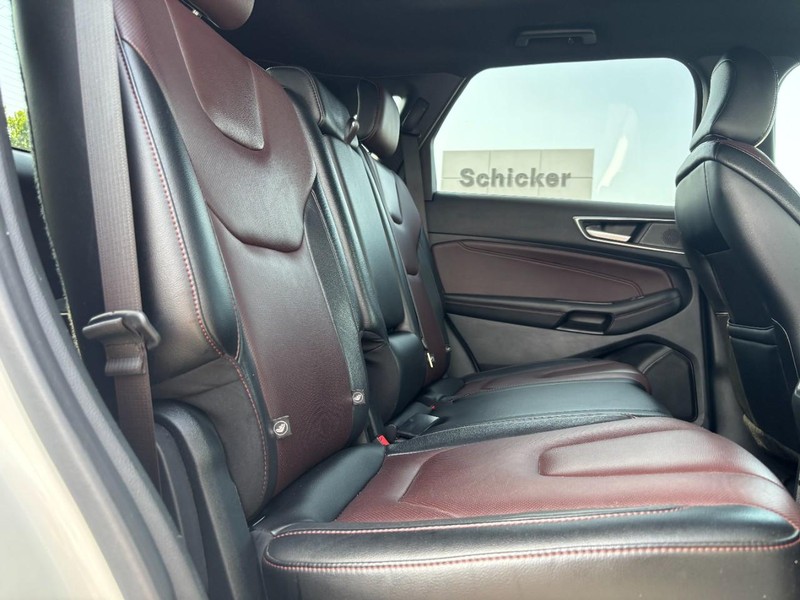 Ford Edge Vehicle Full-screen Gallery Image 10