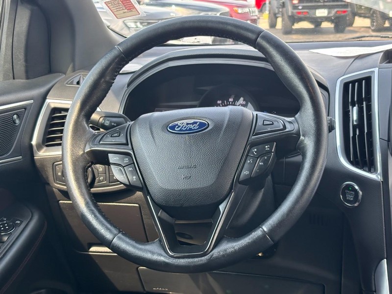 Ford Edge Vehicle Full-screen Gallery Image 12