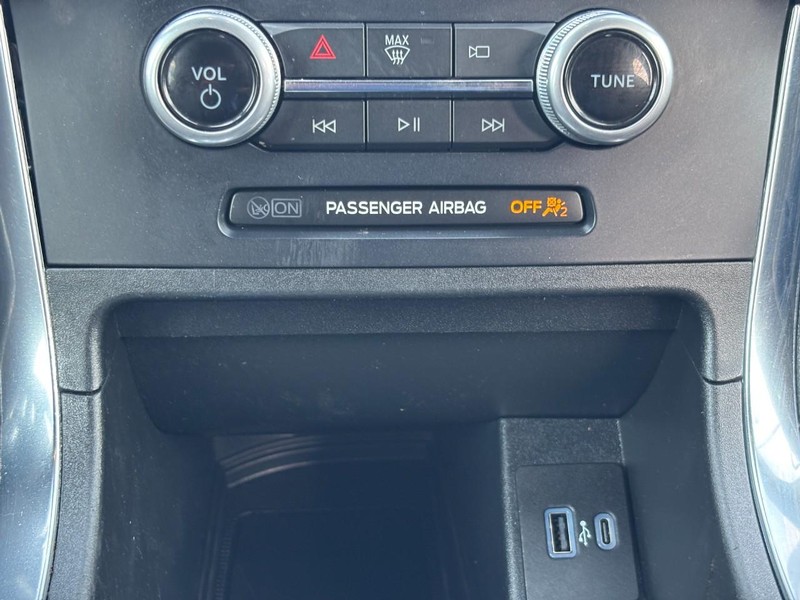 Ford Edge Vehicle Full-screen Gallery Image 14