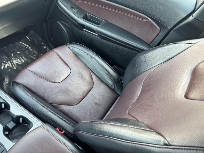 Ford Edge Vehicle Full-screen Gallery Image 15