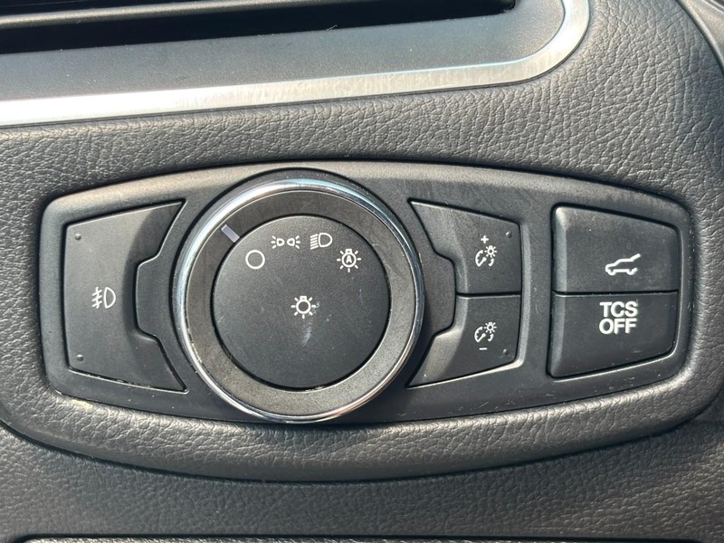 Ford Edge Vehicle Full-screen Gallery Image 16