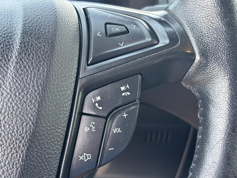 Ford Edge Vehicle Full-screen Gallery Image 18