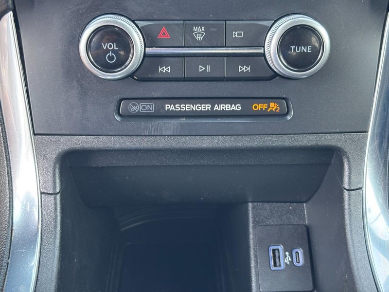 Ford Edge Vehicle Full-screen Gallery Image 23