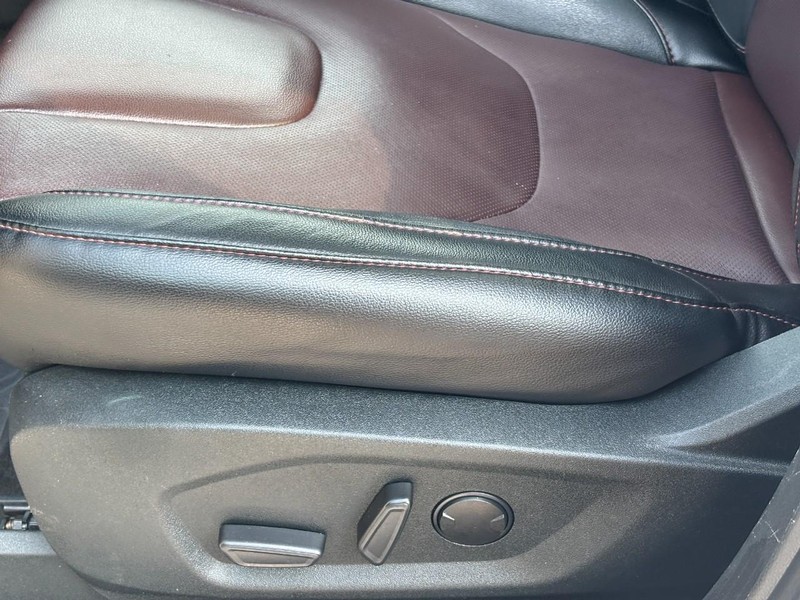 Ford Edge Vehicle Full-screen Gallery Image 25