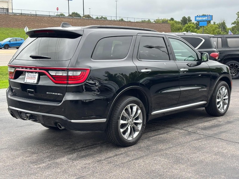 Dodge Durango Vehicle Full-screen Gallery Image 03