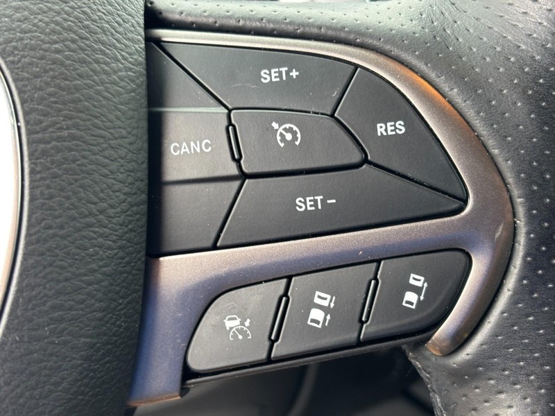 Dodge Durango Vehicle Full-screen Gallery Image 19