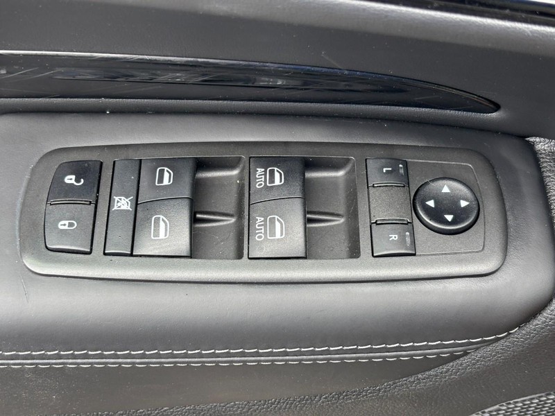 Dodge Durango Vehicle Full-screen Gallery Image 25