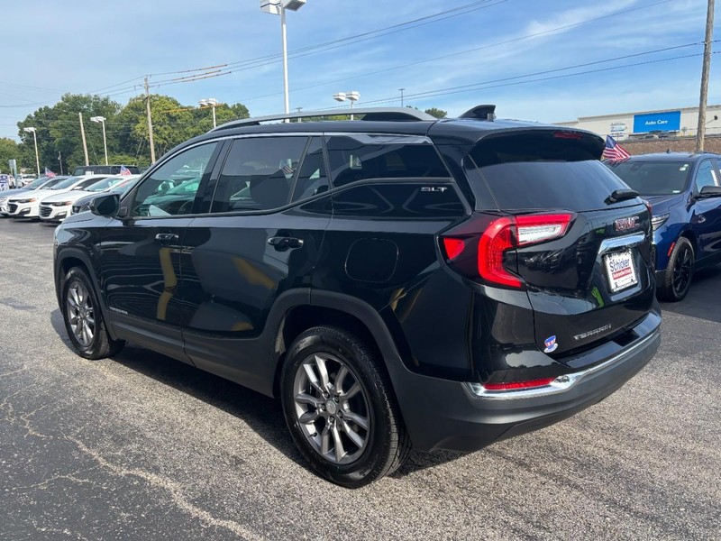 GMC Terrain Vehicle Full-screen Gallery Image 06