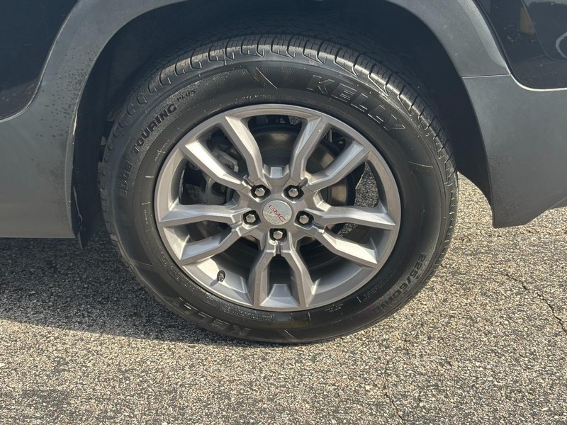 GMC Terrain Vehicle Full-screen Gallery Image 07