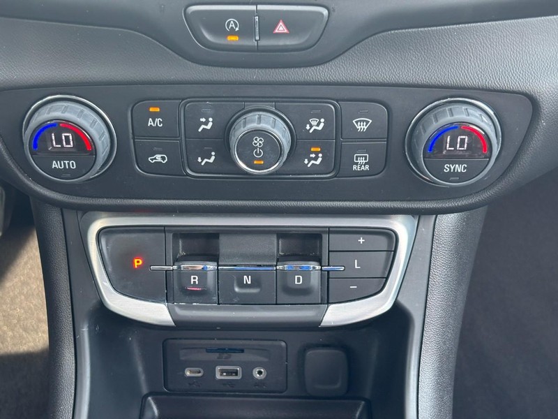 GMC Terrain Vehicle Full-screen Gallery Image 14