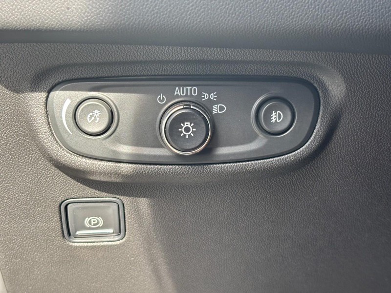 GMC Terrain Vehicle Full-screen Gallery Image 16