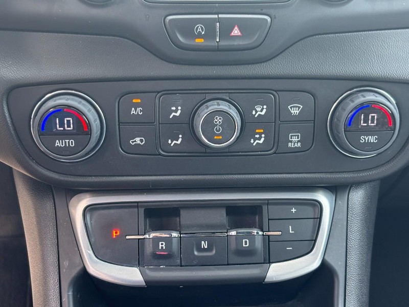 GMC Terrain Vehicle Full-screen Gallery Image 22