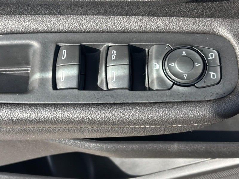 GMC Terrain Vehicle Full-screen Gallery Image 23