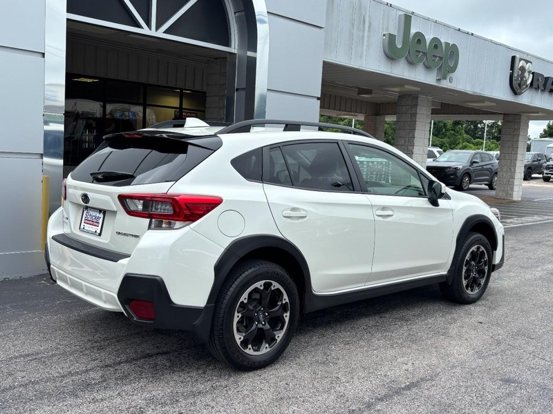 Subaru Crosstrek Vehicle Full-screen Gallery Image 03