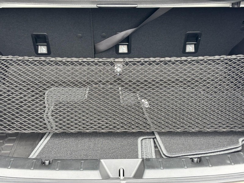 Subaru Crosstrek Vehicle Full-screen Gallery Image 04