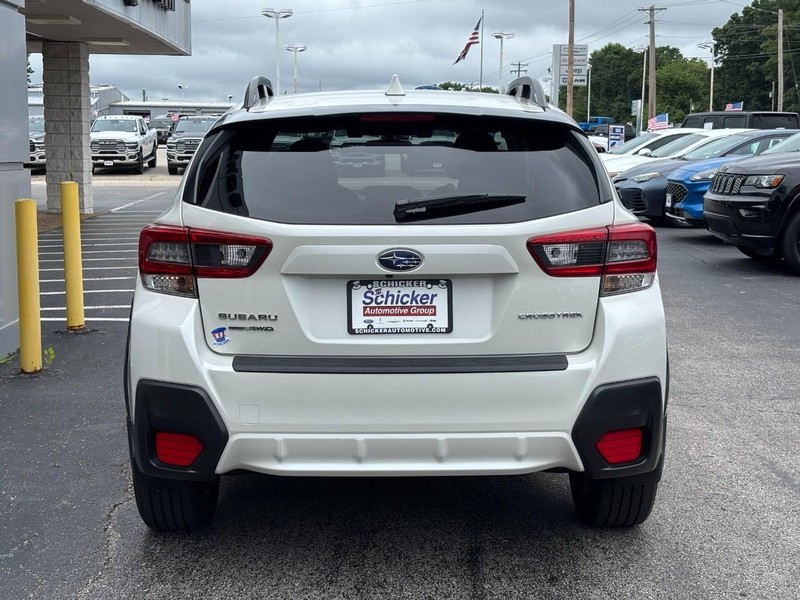 Subaru Crosstrek Vehicle Full-screen Gallery Image 05