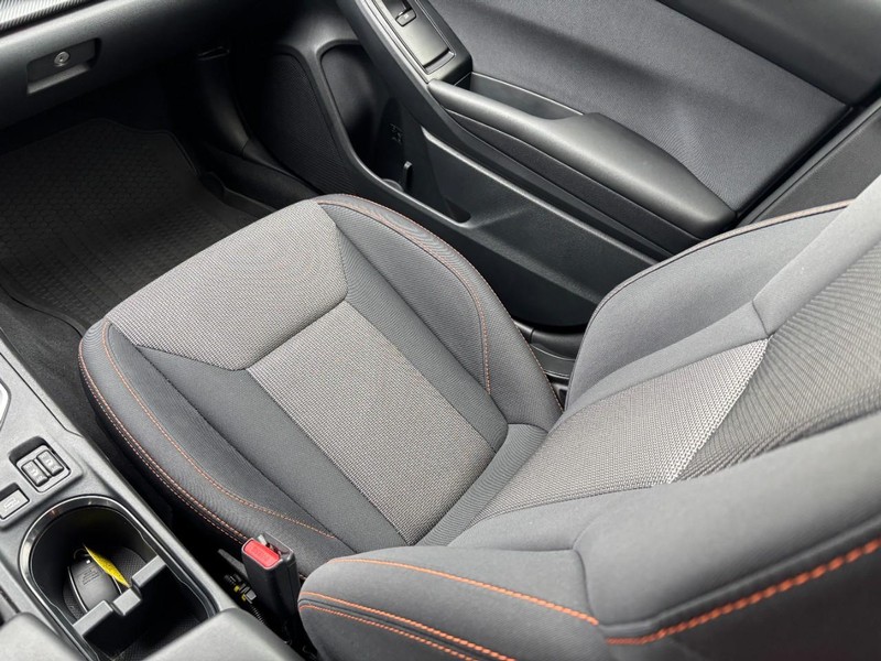 Subaru Crosstrek Vehicle Full-screen Gallery Image 15