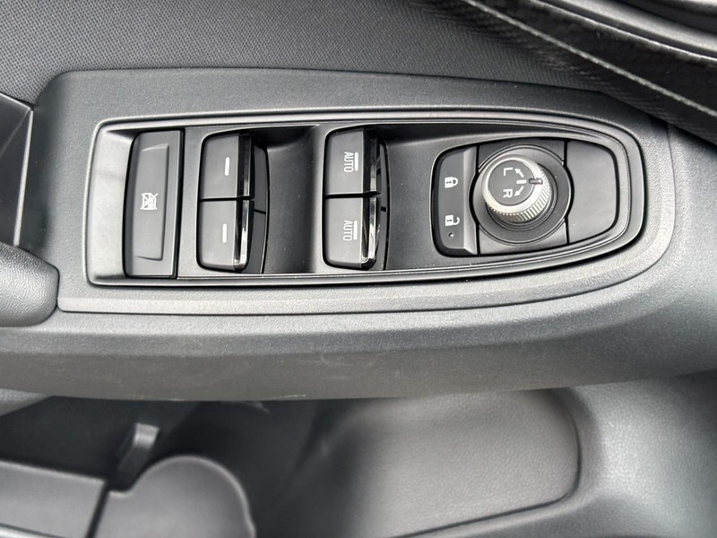 Subaru Crosstrek Vehicle Full-screen Gallery Image 23