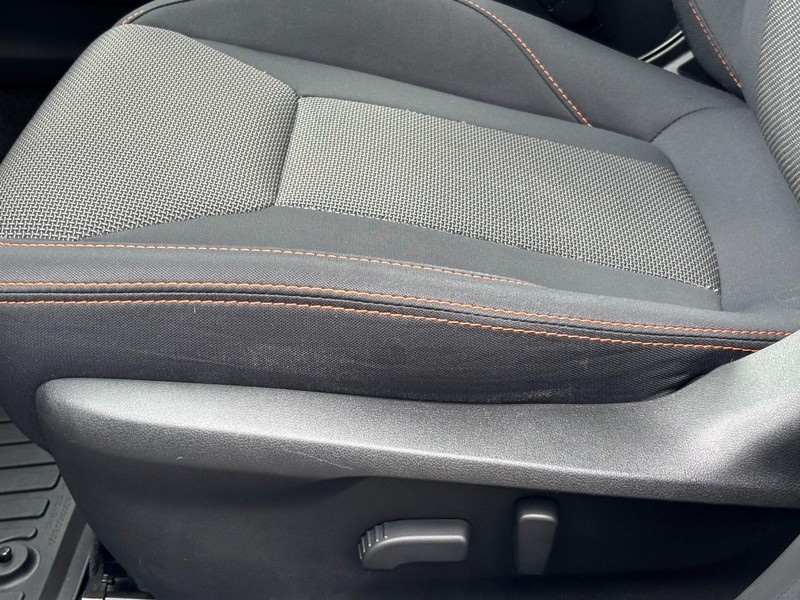 Subaru Crosstrek Vehicle Full-screen Gallery Image 24