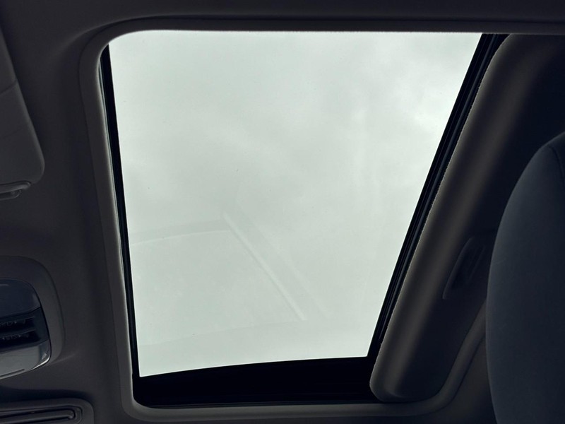 Subaru Crosstrek Vehicle Full-screen Gallery Image 25