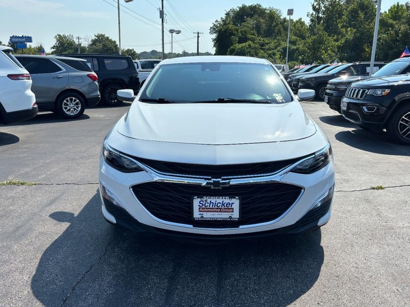 Chevrolet Malibu Vehicle Full-screen Gallery Image 09