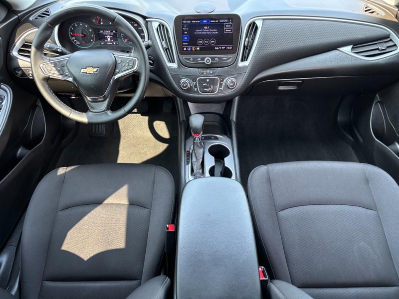 Chevrolet Malibu Vehicle Full-screen Gallery Image 11