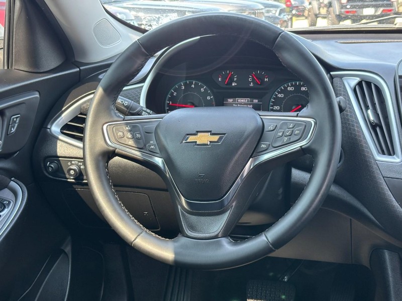 Chevrolet Malibu Vehicle Full-screen Gallery Image 12