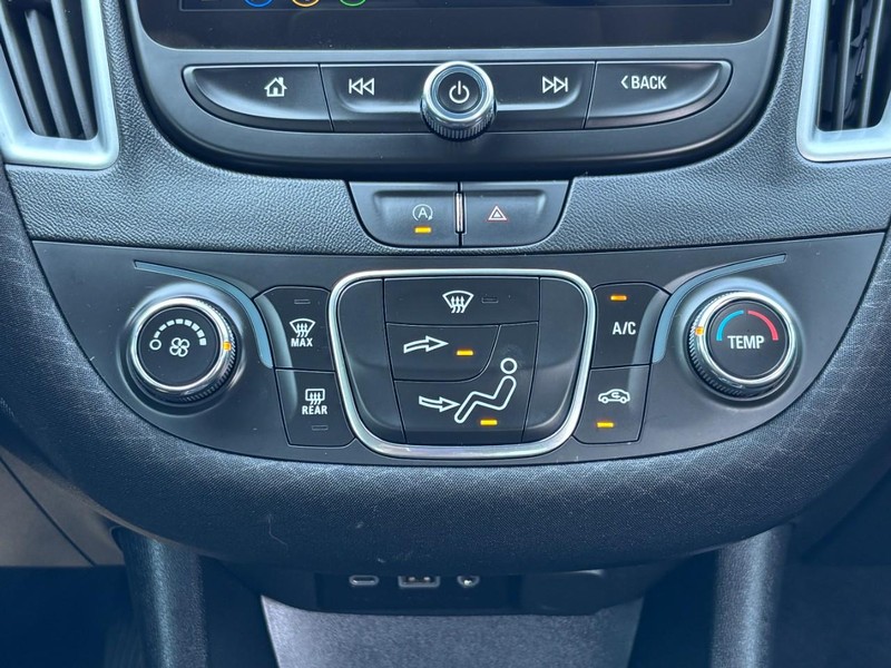 Chevrolet Malibu Vehicle Full-screen Gallery Image 14