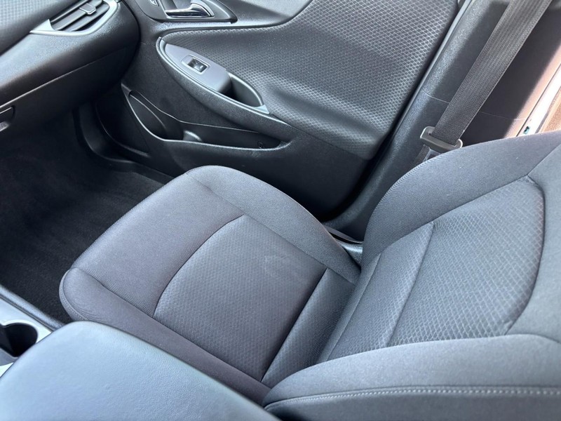 Chevrolet Malibu Vehicle Full-screen Gallery Image 15