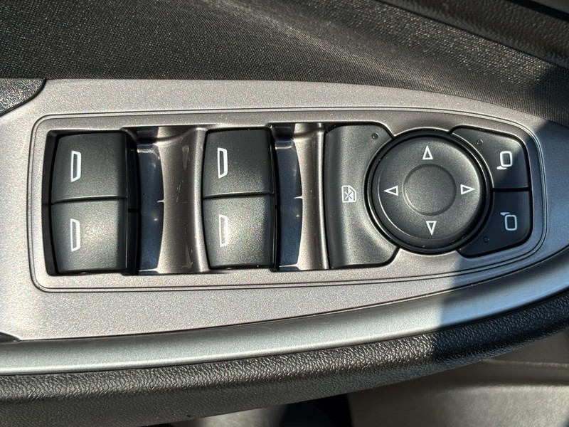 Chevrolet Malibu Vehicle Full-screen Gallery Image 23