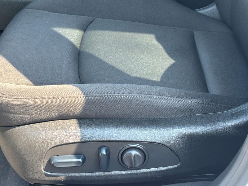 Chevrolet Malibu Vehicle Full-screen Gallery Image 25