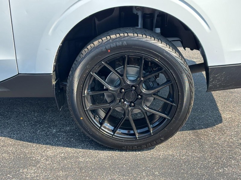 Ford Maverick Vehicle Full-screen Gallery Image 07