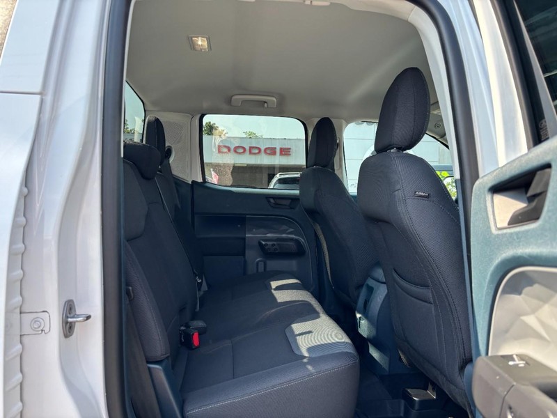 Ford Maverick Vehicle Full-screen Gallery Image 10