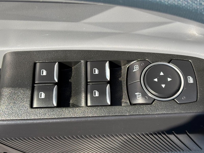 Ford Maverick Vehicle Full-screen Gallery Image 23