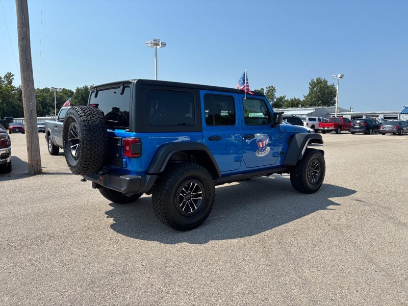 Jeep Wrangler Vehicle Full-screen Gallery Image 03