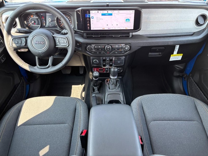 Jeep Wrangler Vehicle Full-screen Gallery Image 06