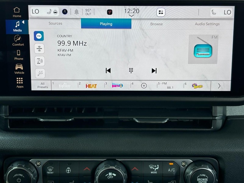 Jeep Wrangler Vehicle Full-screen Gallery Image 08