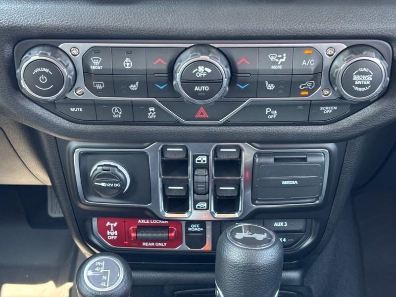 Jeep Wrangler Vehicle Full-screen Gallery Image 09