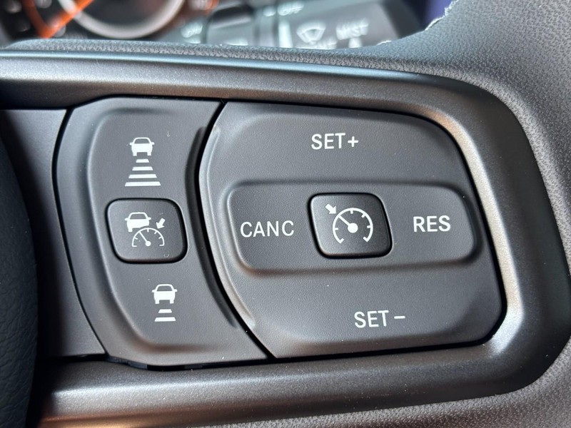 Jeep Wrangler Vehicle Full-screen Gallery Image 13