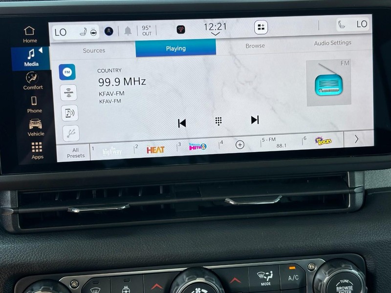 Jeep Wrangler Vehicle Full-screen Gallery Image 15